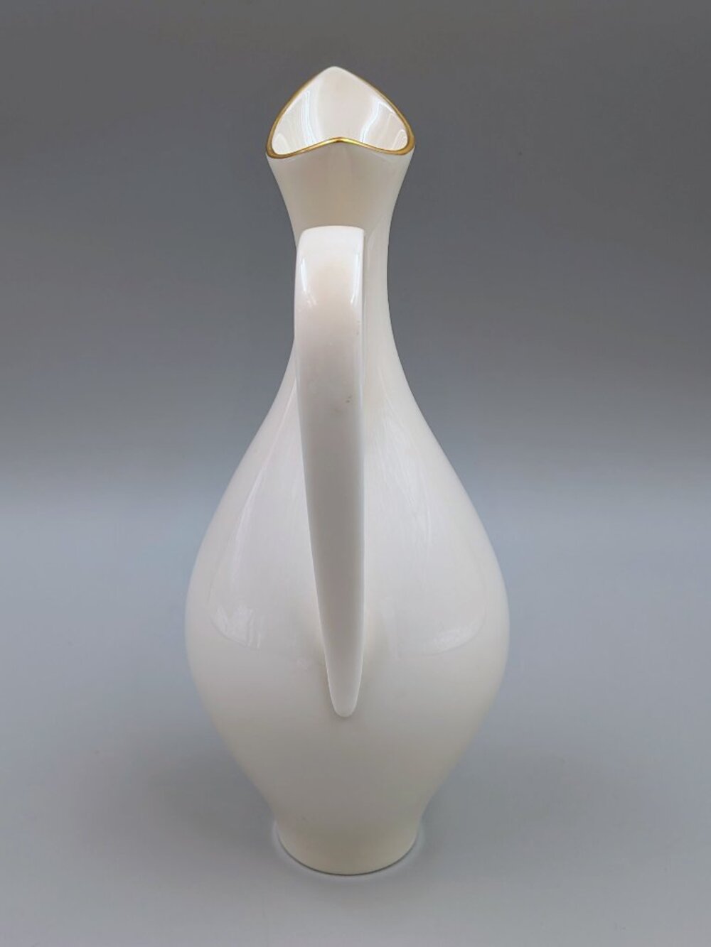 Mid-Century Vintage Lenox Century Collection Vase - Ivory Porcelain w. Gold Trim - Picture 5 of 8